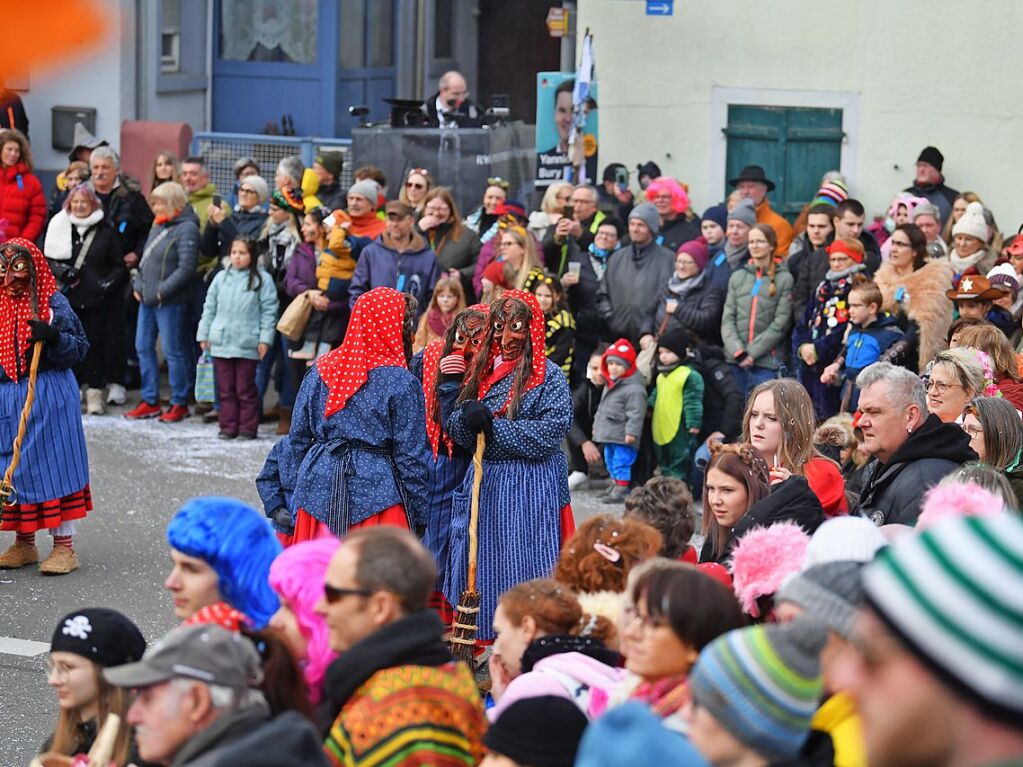 Der nrrische Lindwurm wand sich durch Krzell.