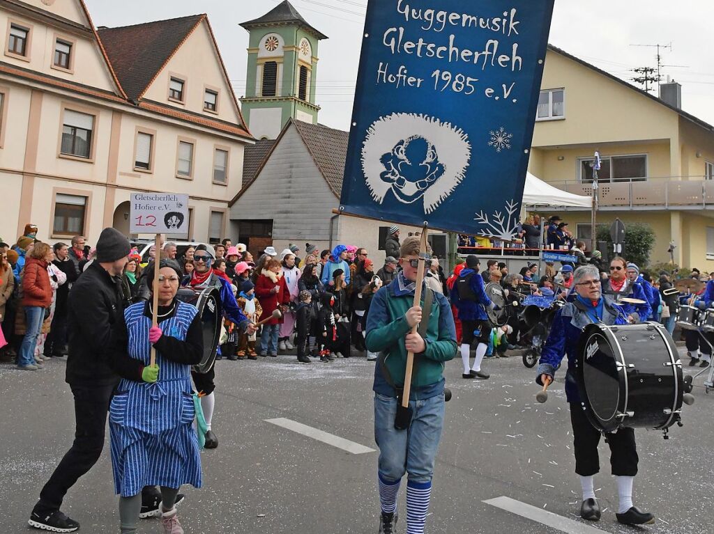 Der nrrische Lindwurm wand sich durch Krzell.