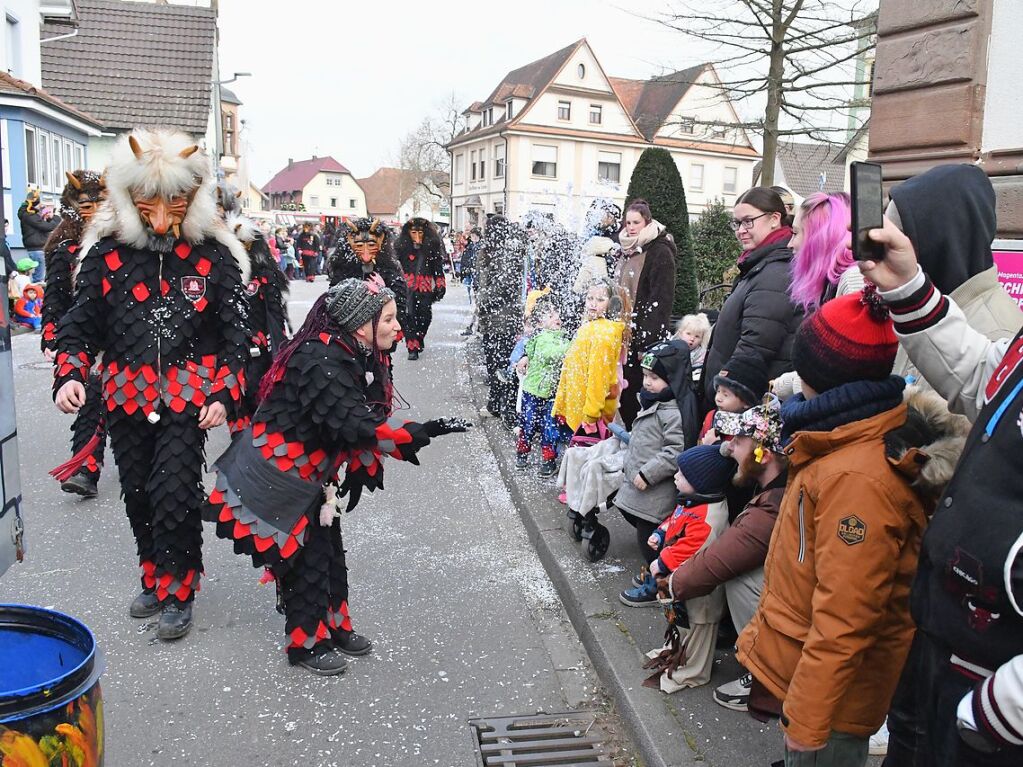 Der nrrische Lindwurm wand sich durch Krzell.