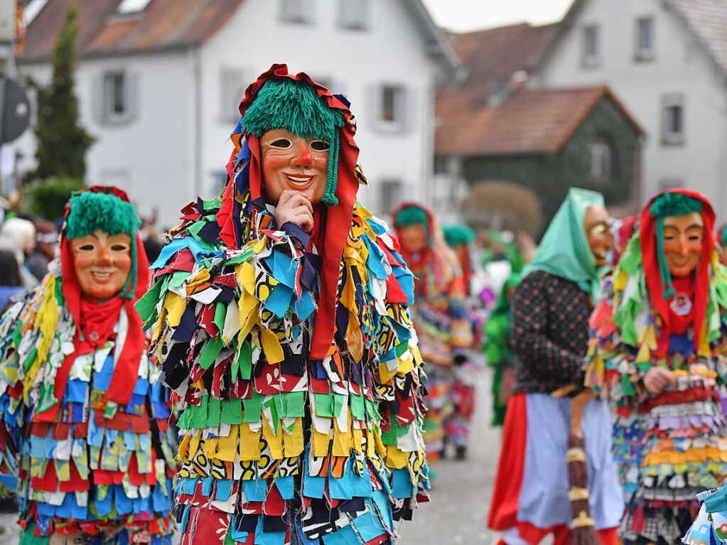 Der nrrische Lindwurm wand sich durch Krzell.