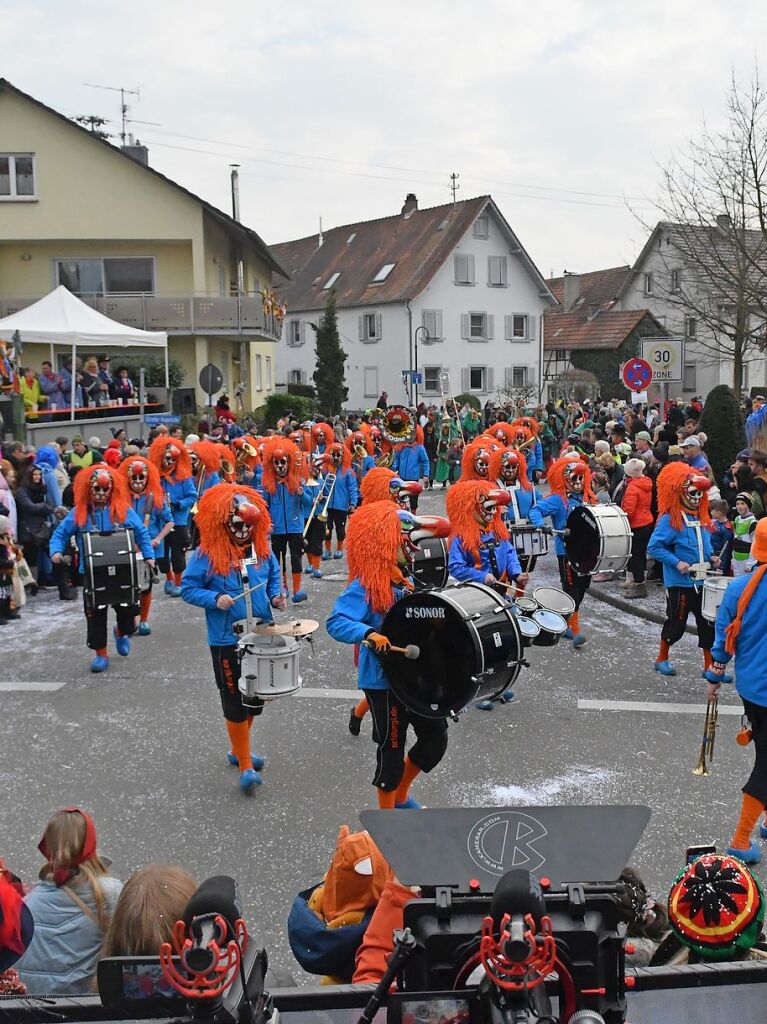 Der nrrische Lindwurm wand sich durch Krzell.