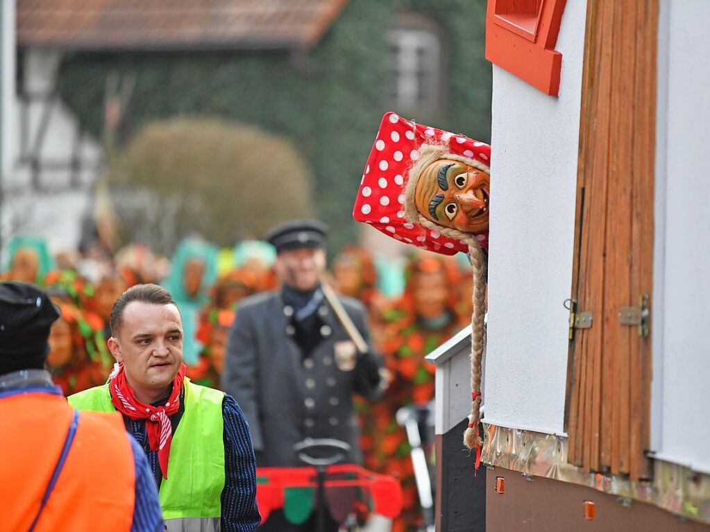 Der nrrische Lindwurm wand sich durch Krzell.