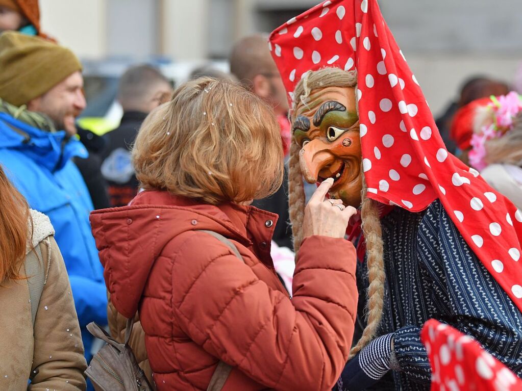 Der nrrische Lindwurm wand sich durch Krzell.