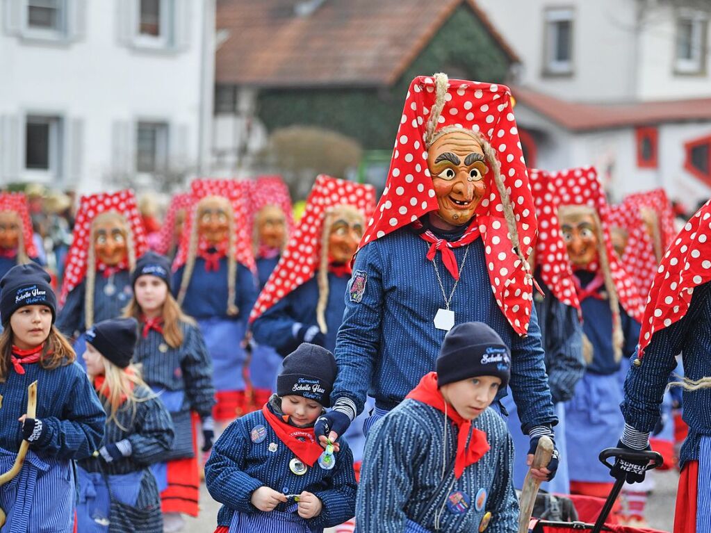 Der nrrische Lindwurm wand sich durch Krzell.