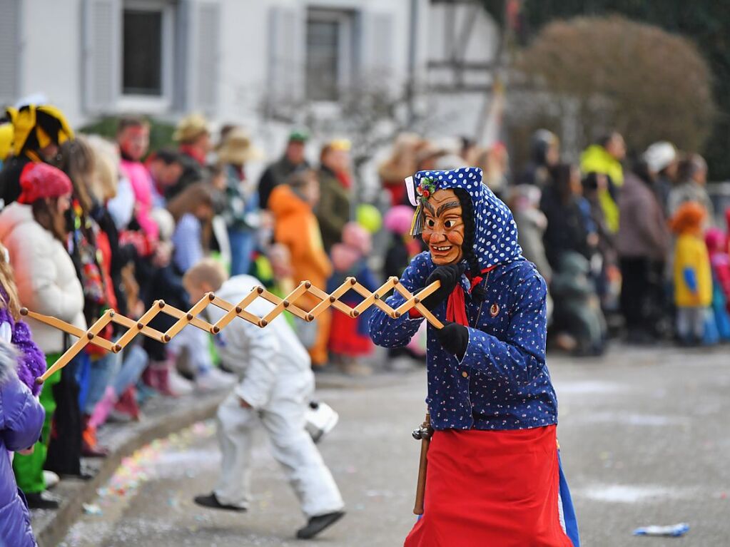 Der nrrische Lindwurm wand sich durch Krzell.