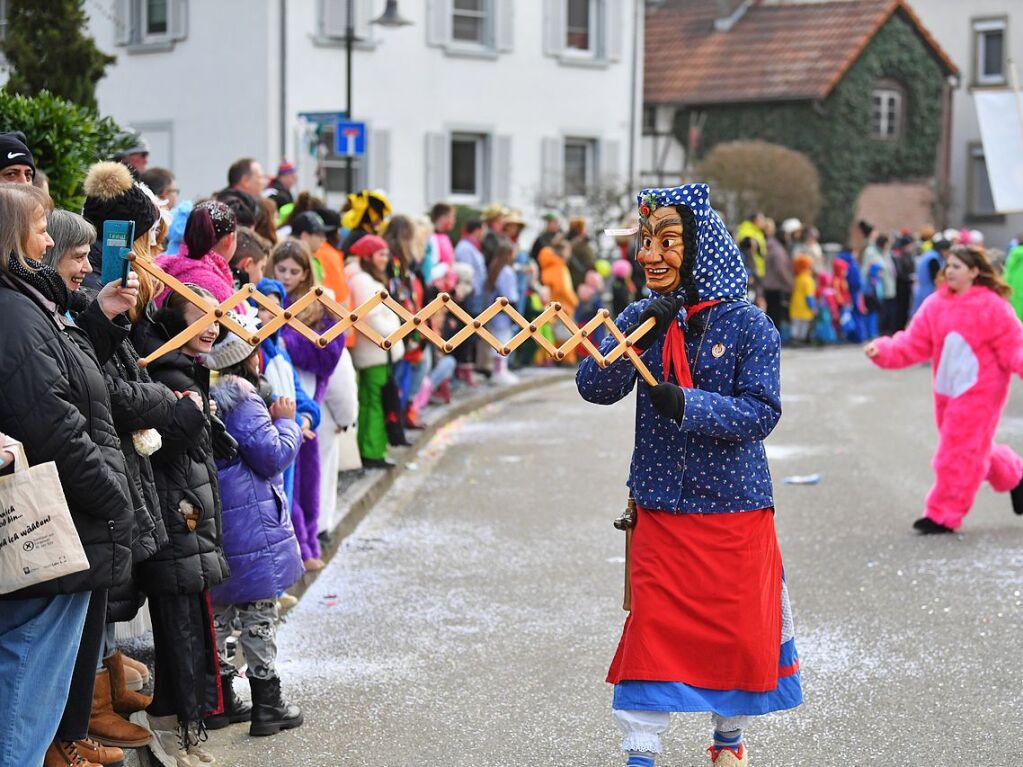 Der nrrische Lindwurm wand sich durch Krzell.