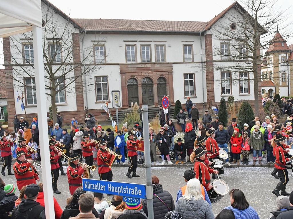 Der nrrische Lindwurm wand sich durch Krzell.