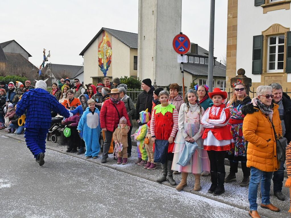 Der nrrische Lindwurm wand sich durch Krzell.