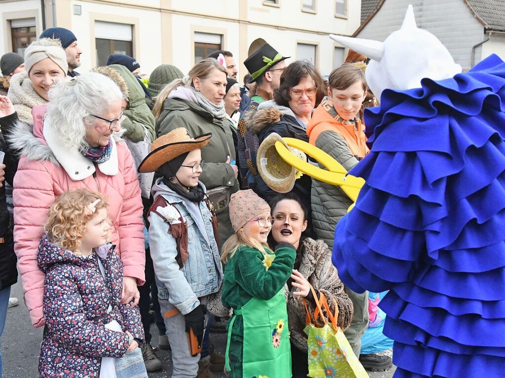 Der nrrische Lindwurm wand sich durch Krzell.