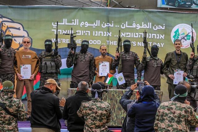 Newsblog: Wut ber den schlechten Zustand der freigelassenen Hamas-Geiseln