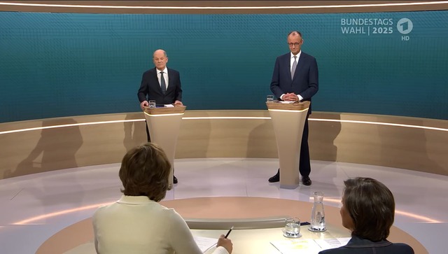 Olaf Scholz und Friedrich Merz schenken sich im TV-Duell nichts.  | Foto: ---/ARD/ZDF/dpa