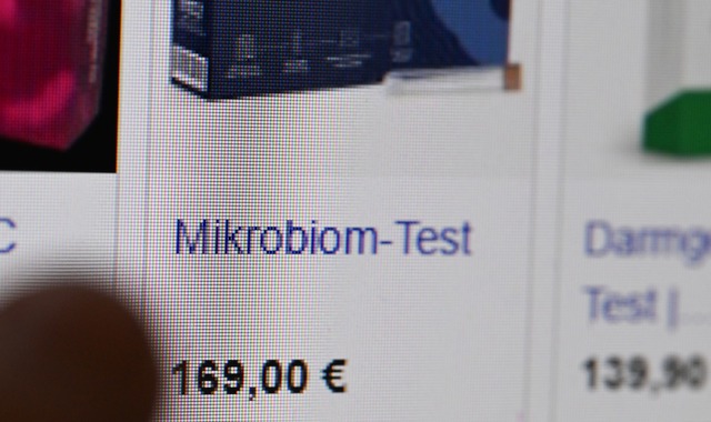 Mikrobiom-Tests seien wenig aussagekr&... und kostspielig, warnt eine Expertin.  | Foto: Bernd Wei&szlig;brod/dpa