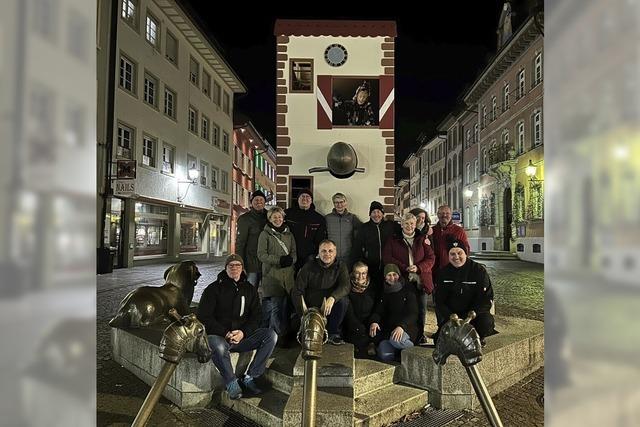 Die Kaiserstrae erhlt zur Fasnacht ein drittes Tor