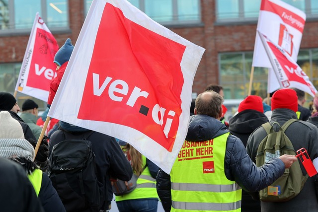 Die Gewerkschaft Verdi hat im Tarifkon...rnstreiktag aufgerufen. (Foto-Archiv).  | Foto: Bodo Marks/dpa