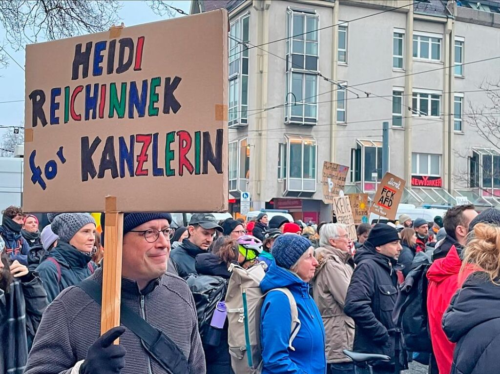 Tausende demonstrieren in Freiburg erneut gegen Rechtsextremismus und die AfD.