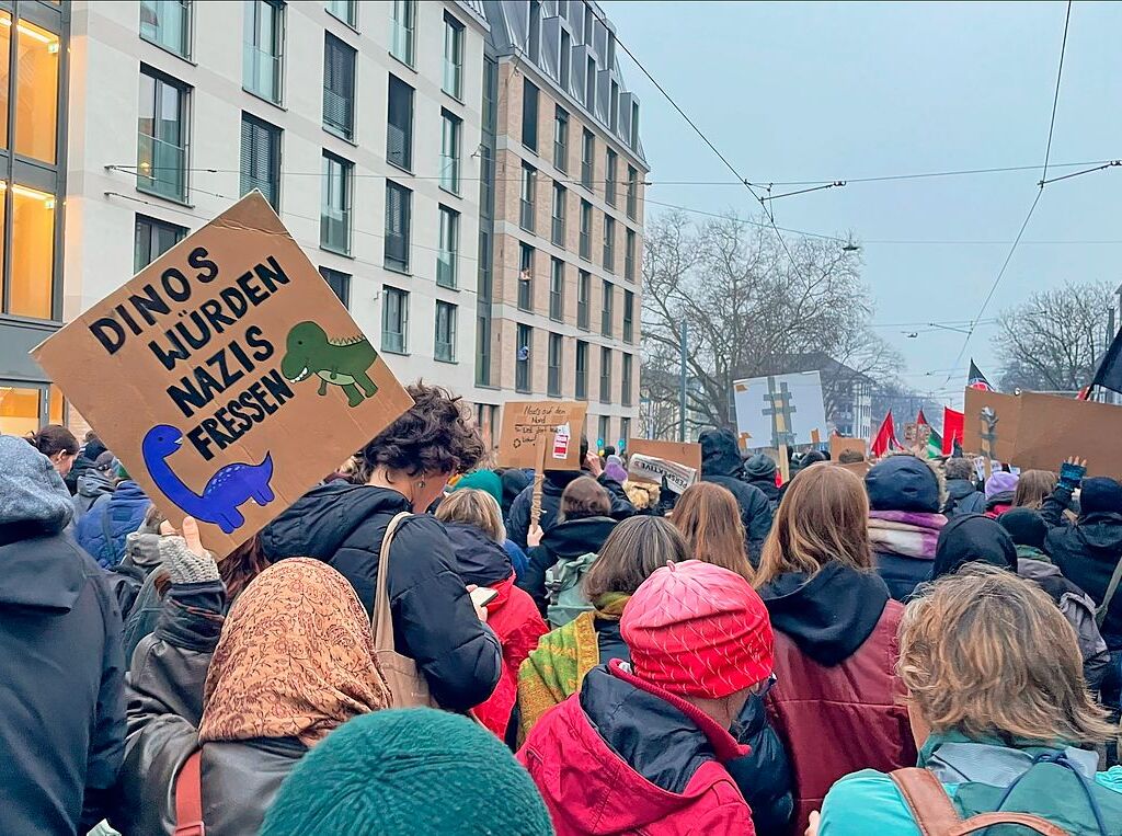 Tausende demonstrieren in Freiburg erneut gegen Rechtsextremismus und die AfD.