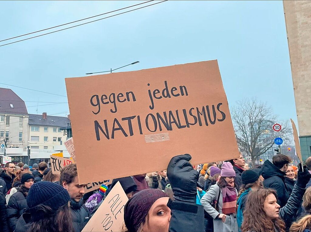 Tausende demonstrieren in Freiburg erneut gegen Rechtsextremismus und die AfD.