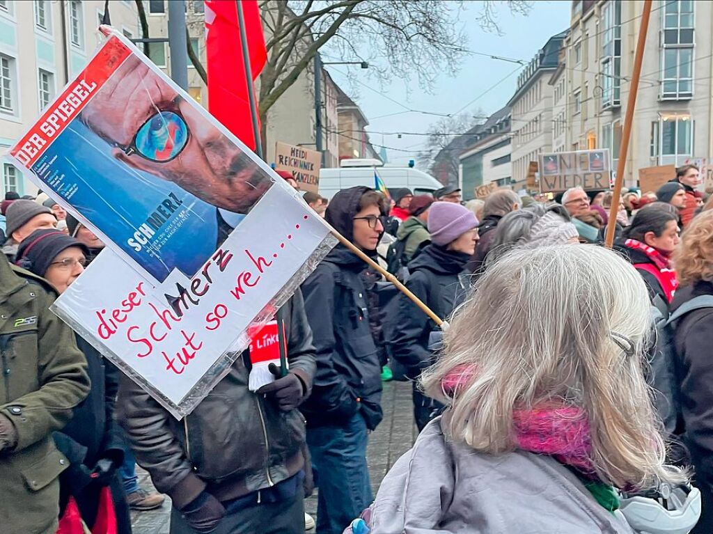 Tausende demonstrieren in Freiburg erneut gegen Rechtsextremismus und die AfD.