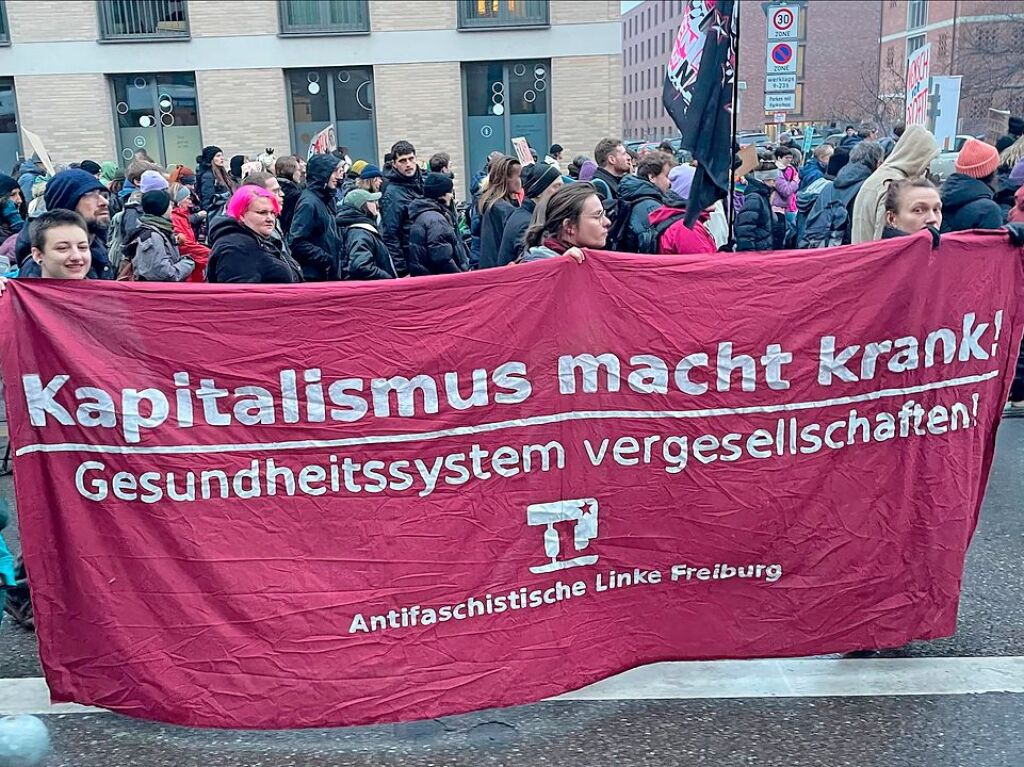 Tausende demonstrieren in Freiburg erneut gegen Rechtsextremismus und die AfD.