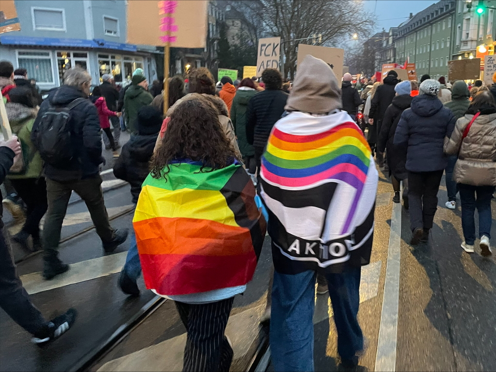 Tausende demonstrieren in Freiburg erneut gegen Rechtsextremismus und die AfD.