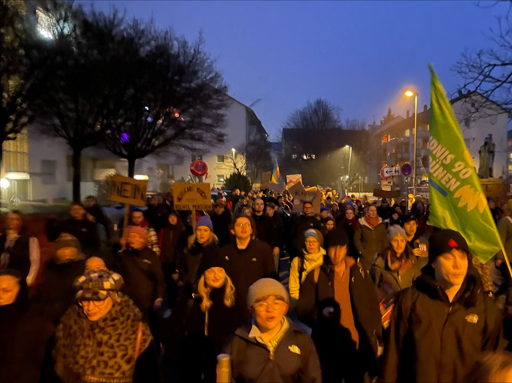 Tausende demonstrieren in Freiburg erneut gegen Rechtsextremismus und die AfD.