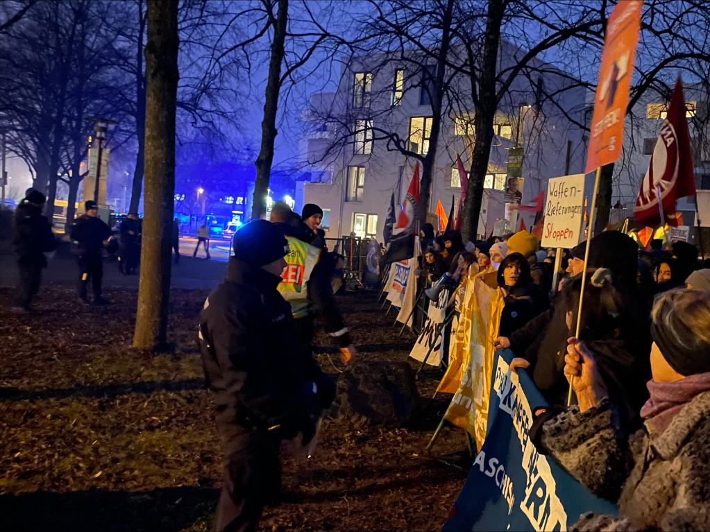 Tausende demonstrieren in Freiburg erneut gegen Rechtsextremismus und die AfD.