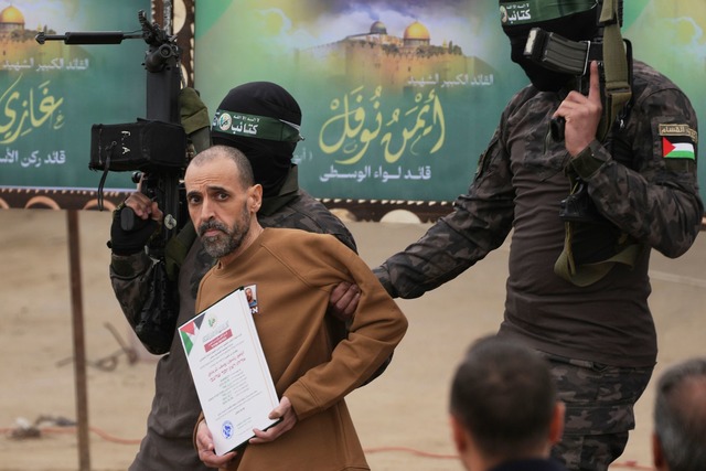 Die islamistische Hamas hat angek&uuml...seln auf unbestimmte Zeit verschieben.  | Foto: Abdel Kareem Hana/AP/dpa