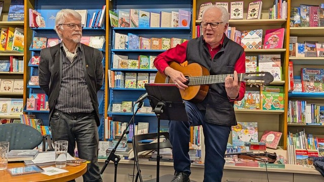 Markus Manfred Jung (l.) und Uli Fhre...em Auftritt in der Buchhandlung Beidek  | Foto: Dorothee Philipp