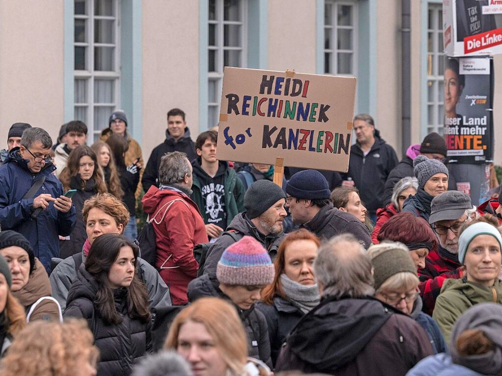 Tausende demonstrieren in Freiburg erneut gegen Rechtsextremismus und die AfD.