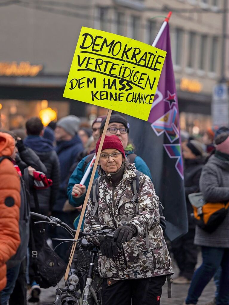 Tausende demonstrieren in Freiburg erneut gegen Rechtsextremismus und die AfD.