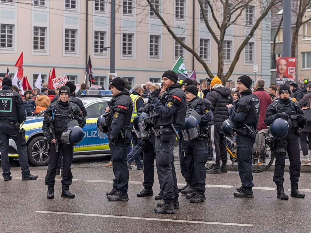 Tausende demonstrieren in Freiburg erneut gegen Rechtsextremismus und die AfD.