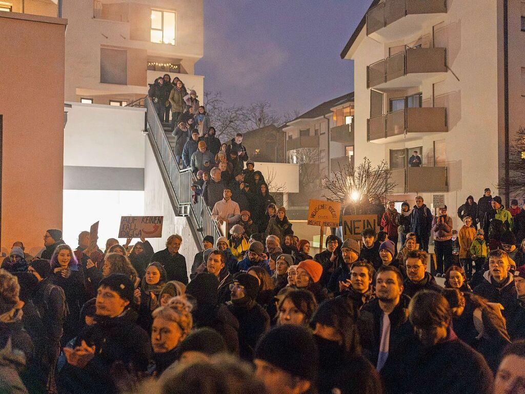 Tausende demonstrieren in Freiburg erneut gegen Rechtsextremismus und die AfD.