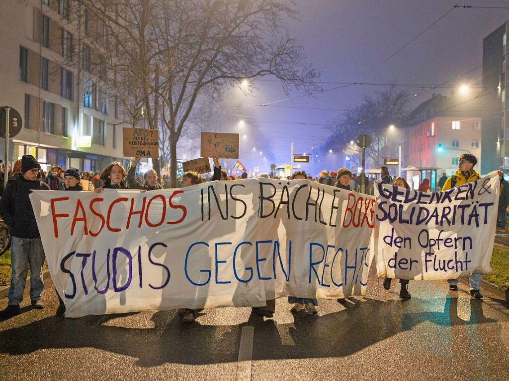 Tausende demonstrieren in Freiburg erneut gegen Rechtsextremismus und die AfD.