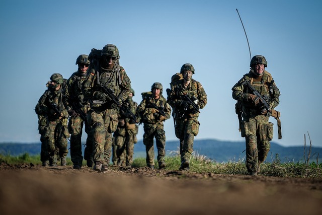 Deutschland soll seine milit&auml;risc...r Nato deutlich ausbauen. (Archivbild)  | Foto: Kay Nietfeld/dpa