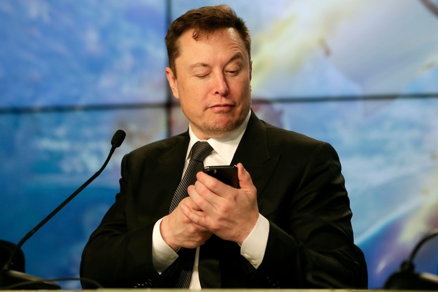 Der US-Unternehmer Elon Musk hatte die...ommen und zu X umbenannt. (Archivbild)  | Foto: John Raoux/AP/dpa