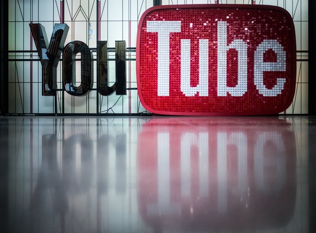 Youtube wurde vor 20 Jahren gegr&uuml;ndet.  | Foto: Sophia Kembowski/dpa