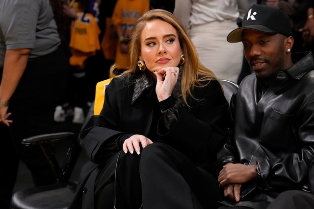 Die S&auml;ngerin Adele war beim Doncic-Deb&uuml;t dabei.  | Foto: Mark J. Terrill/AP/dpa