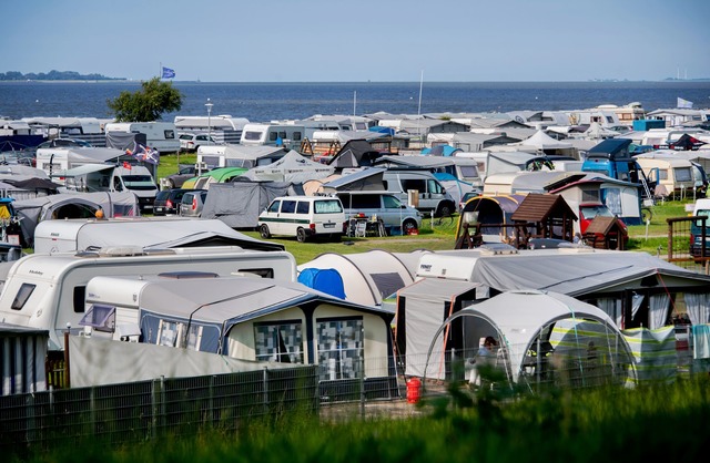 Campingpl&auml;tze haben 20 Prozent mehr G&auml;ste als vor Corona. (Archivbild)  | Foto: Hauke-Christian Dittrich/dpa