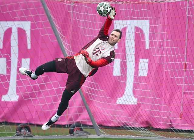 Freut sich auf sein erstes Spiel im Celtic Park: Manuel Neuer.  | Foto: Sven Hoppe/dpa