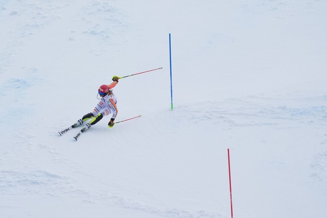 Der Fehler, der die Medaille kostet: L...patzt im Torlauf der Team-Kombination.  | Foto: Giovanni Auletta/AP/dpa