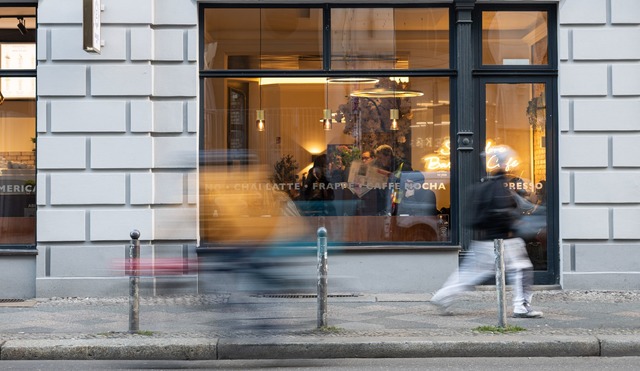 Viele Menschen geben der Studie zufolg...f&uuml;r den Besuch der Innenstadt an.  | Foto: Hannes P. Albert/dpa