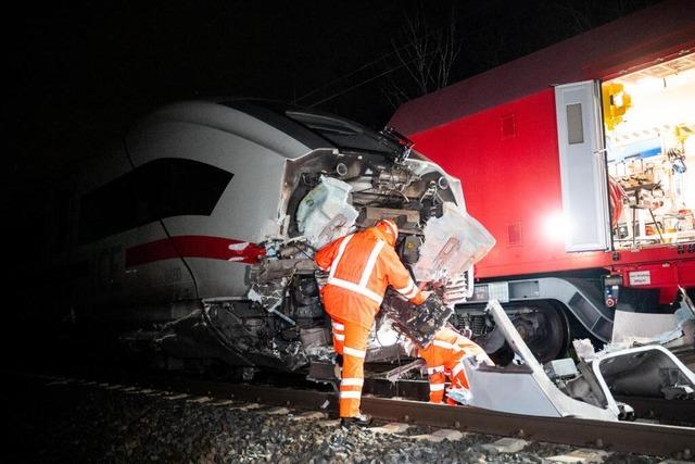 ICE kracht in Hamburg gegen Lkw – ein Fahrgast stirbt