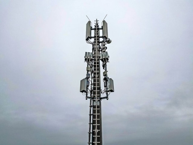 Mehr als 40 Meter hoch soll der Funkmast werden (Symbolbild).  | Foto: Jan Woitas (dpa)