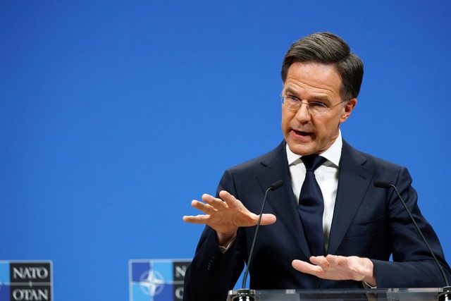 Nato-Generalsekret&auml;r Mark Rutte ist nun als Krisenmanager gefragt.  | Foto: Omar Havana/AP/dpa