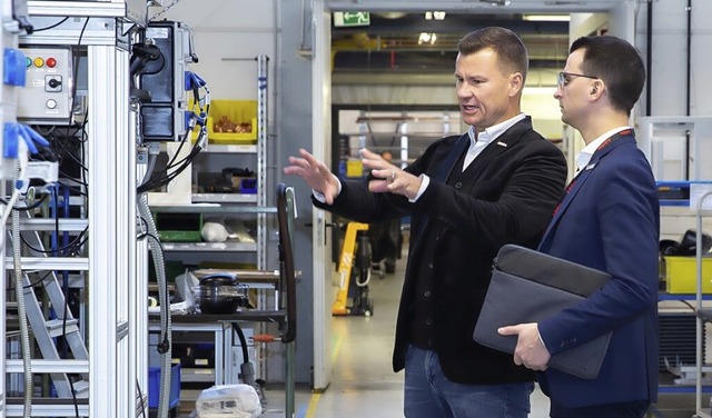 Brgermeister Michael Moser (rechts) im Gesprch mit Markus Juchheim.  | Foto: Julabo