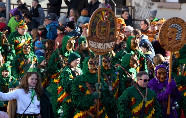 Die Reblaus-Zunft beim Fasnachtsumzug in St. Georgen im Januar 2024  | Foto: Rita Eggstein