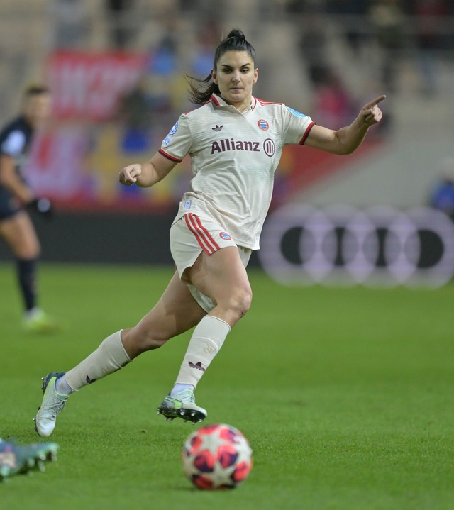 Trifft zweimal gegen Eintracht Frankfurt: Jovana Damnjanovic  | Foto: Peter Kneffel/dpa