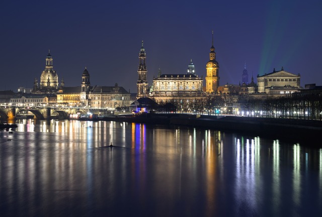 Gedenken und Widerstand - Dresden bege...ahrestag der Zerst&ouml;rung der Stadt  | Foto: Robert Michael/dpa