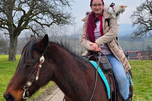 Kater, Pferd, Frau: Trio sorgt fr Staunen im Schwarzwald