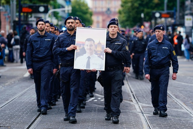 Die Polizei erinnerte im Juni 2024 mit...lich verletzten Kollegen. (Archivbild)  | Foto: Uwe Anspach/dpa